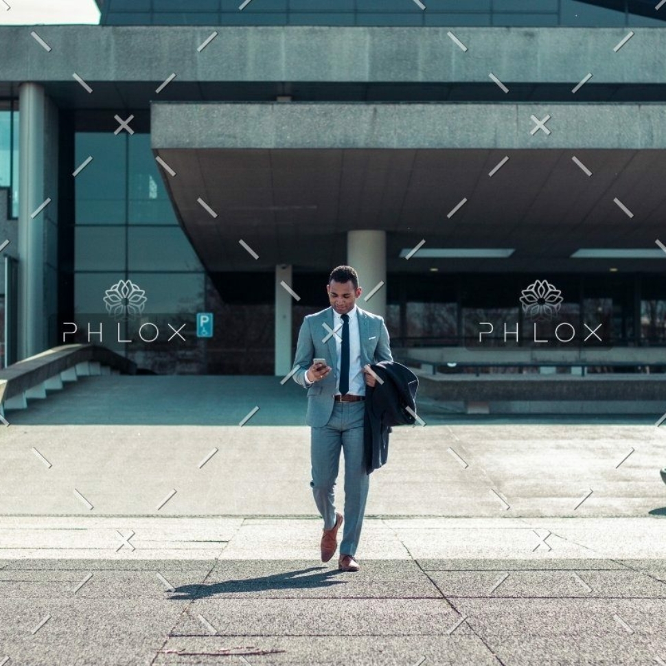 demo-attachment-979-bram-naus-221602-unsplash